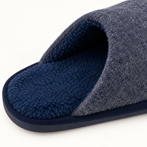Detalle del interior y acabado de las zapatillas azul marino