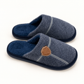 Zapatillas de estar por casa de invierno en azul marino, vista del par