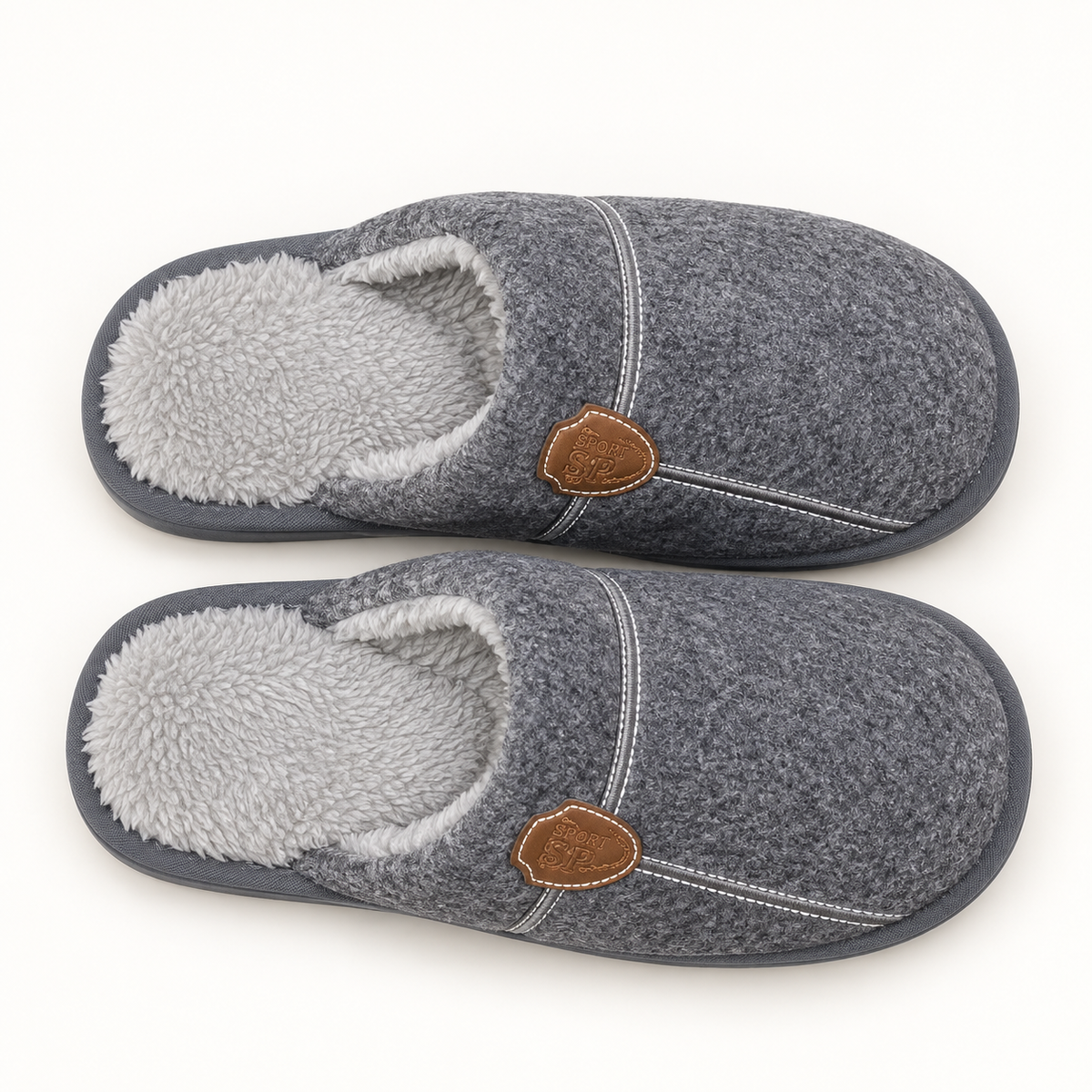 Zapatillas de estar por casa de invierno en gris, vista del par