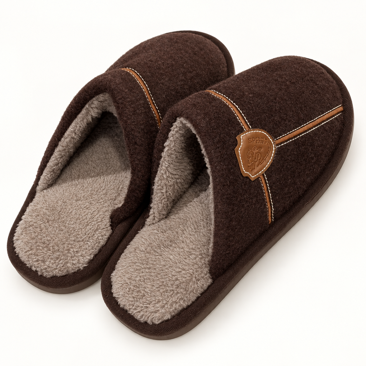 Zapatillas de estar por casa de invierno en marrón, vista del par